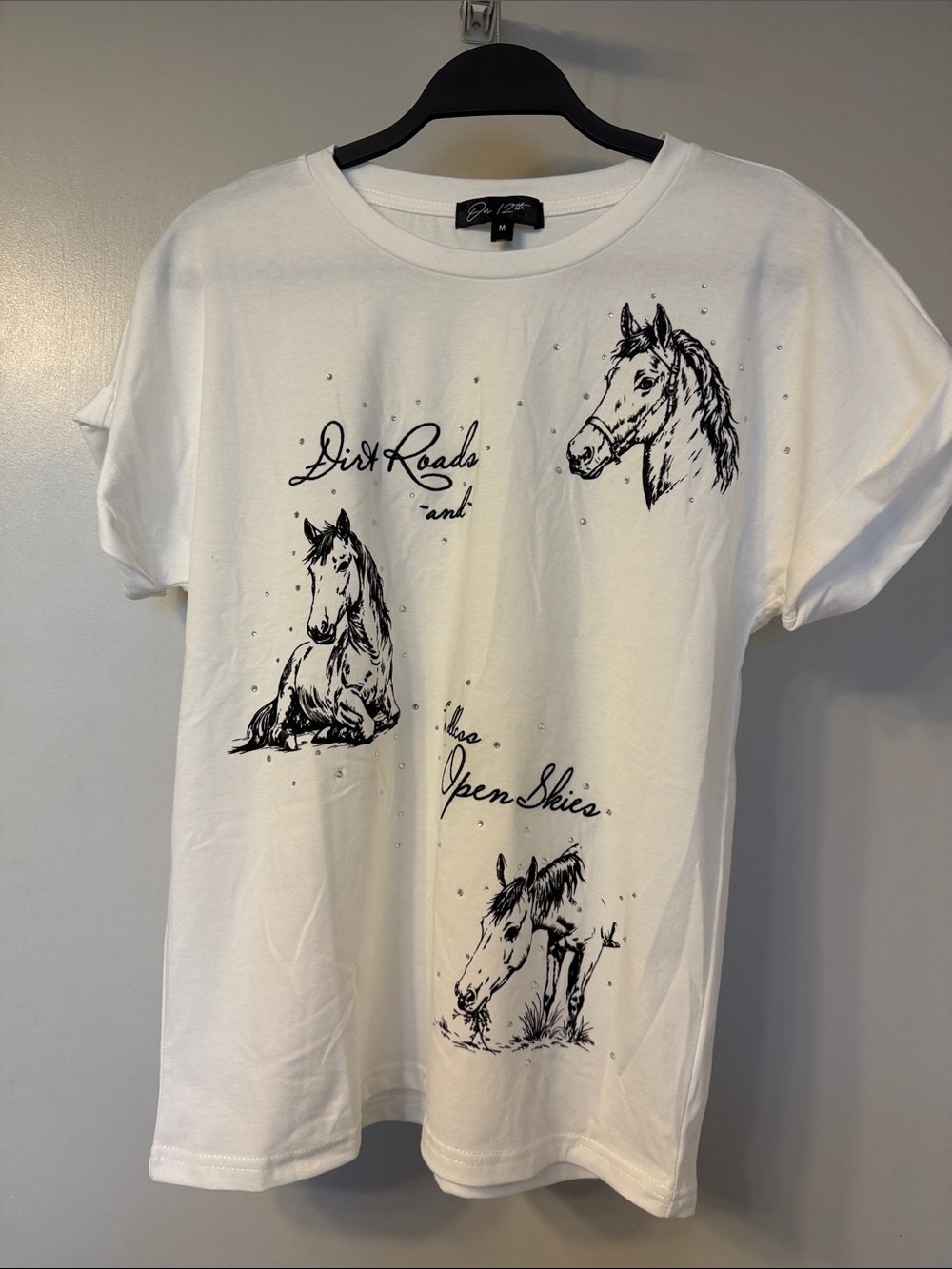“Dirt Roads and Endless Open Skies” Tee with horses